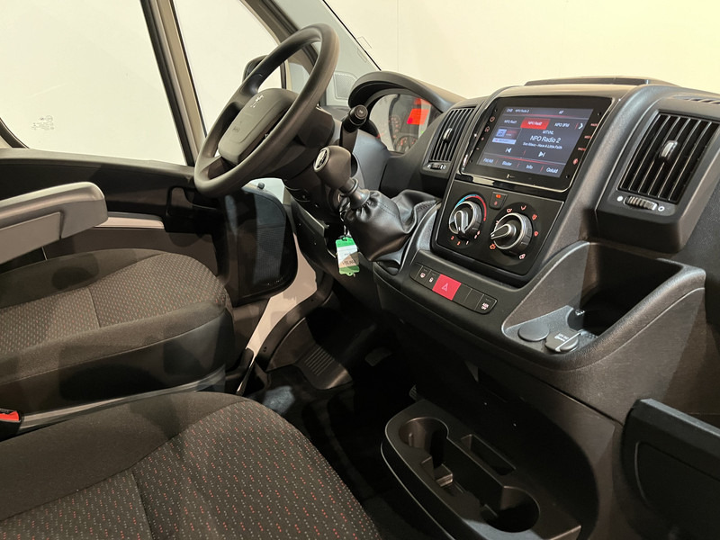 Peugeot Boxer 2.2 BlueHDi 120 PK L2H2 DC Dubbel Cabine / Euro 6 / Airco / CarPlay / Camera / Trekhaak / Cruise Control / 500 KM Z.G.A.N. !! / BPM VRIJ !! - Small van, Combi van: picture 3 Peugeot Boxer 2.2 BlueHDi 120 PK L2H2 DC Dubbel Cabine / Euro 6 / Airco / CarPlay / Camera / Trekhaak / Cruise Control / 500 KM Z.G.A.N. !! / BPM VRIJ !! - Small van, Combi van: picture 3