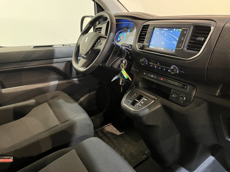 Peugeot e-Expert EV L2 75 kWh Servicebus / Inrichting / 100% Elektrisch / Airco / 220V. / Trekhaak / Camera / Cruise Control / Navigatie / CarPlay / 3-Zits 13.000 KM !! - Small van, Electric van: picture 3 Peugeot e-Expert EV L2 75 kWh Servicebus / Inrichting / 100% Elektrisch / Airco / 220V. / Trekhaak / Camera / Cruise Control / Navigatie / CarPlay / 3-Zits 13.000 KM !! - Small van, Electric van: picture 3