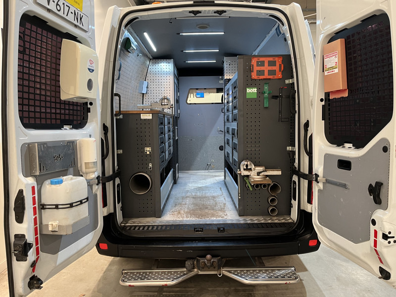 Renault Master 2.3 dCi L2H2 145 PK Servicebus / Bott Inrichting / Euro 6 / 220V. / Airco / Cruise Control / Camera / Trekhaak - Panel van: picture 4 Renault Master 2.3 dCi L2H2 145 PK Servicebus / Bott Inrichting / Euro 6 / 220V. / Airco / Cruise Control / Camera / Trekhaak - Panel van: picture 4