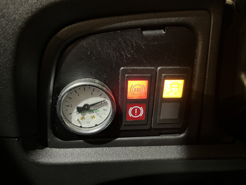 Iveco Daily 35S18 3.0 BE Clixtar Automaat Bakwagen met Laadklep / Laadvermogen 3.060 KG / Euro 6 / Luchtvering / Airco / Camera / CarPlay / Cruise Control / on lease Iveco Daily 35S18 3.0 BE Clixtar Automaat Bakwagen met Laadklep / Laadvermogen 3.060 KG / Euro 6 / Luchtvering / Airco / Camera / CarPlay / Cruise Control /: picture 13