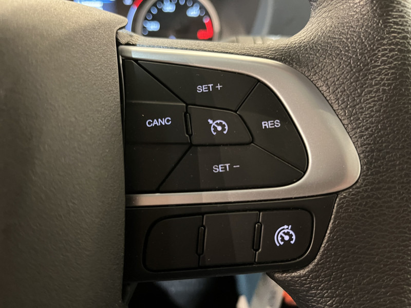 Iveco Daily 35S18 3.0 BE Clixtar Automaat Bakwagen met Laadklep / Laadvermogen 3.060 KG / Euro 6 / Luchtvering / Airco / Camera / CarPlay / Cruise Control / on lease Iveco Daily 35S18 3.0 BE Clixtar Automaat Bakwagen met Laadklep / Laadvermogen 3.060 KG / Euro 6 / Luchtvering / Airco / Camera / CarPlay / Cruise Control /: picture 17