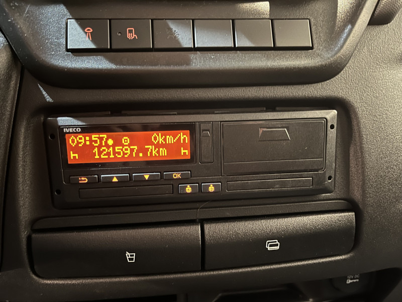Iveco Daily 35S18 3.0 BE Clixtar Automaat Bakwagen met Laadklep / Laadvermogen 3.060 KG / Euro 6 / Luchtvering / Airco / Camera / CarPlay / Cruise Control / on lease Iveco Daily 35S18 3.0 BE Clixtar Automaat Bakwagen met Laadklep / Laadvermogen 3.060 KG / Euro 6 / Luchtvering / Airco / Camera / CarPlay / Cruise Control /: picture 11