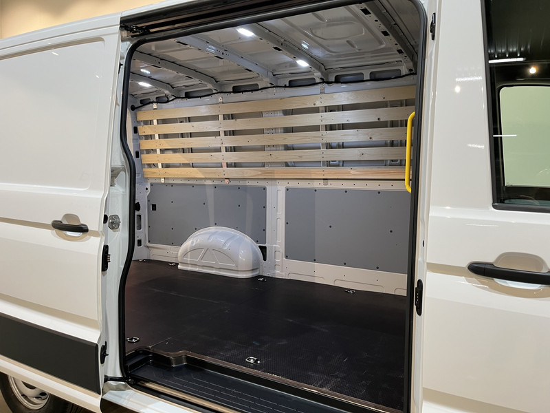 Small van Volkswagen Crafter 30 2.0 TDI L3H2 140 PK Automaat / Euro 6 / Airco / Cruise Control / Camera / CarPlay / 3-Zits / 18.500 KM !!: picture 19