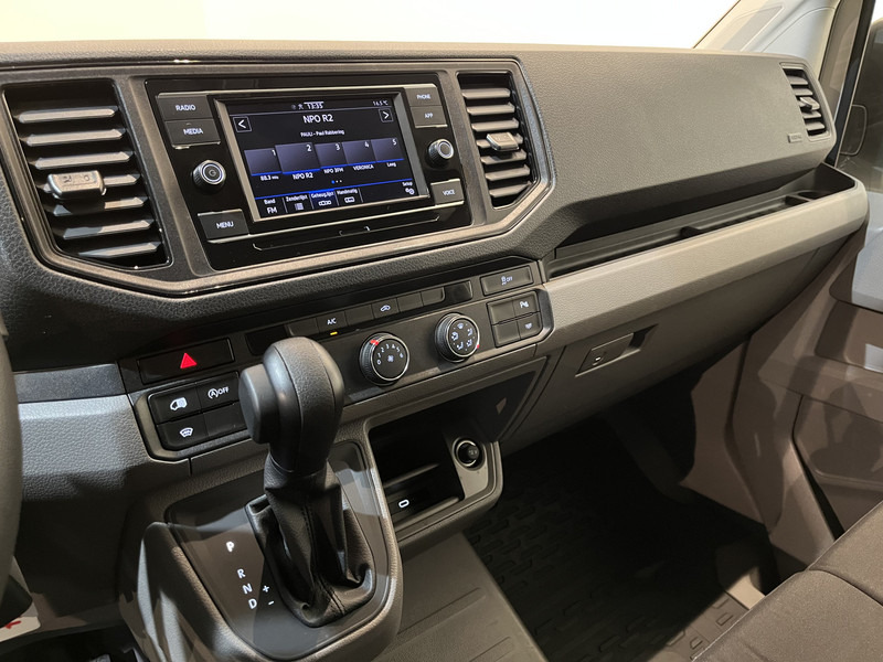 Small van Volkswagen Crafter 30 2.0 TDI L3H2 140 PK Automaat / Euro 6 / Airco / Cruise Control / Camera / CarPlay / 3-Zits / 18.500 KM !!: picture 7