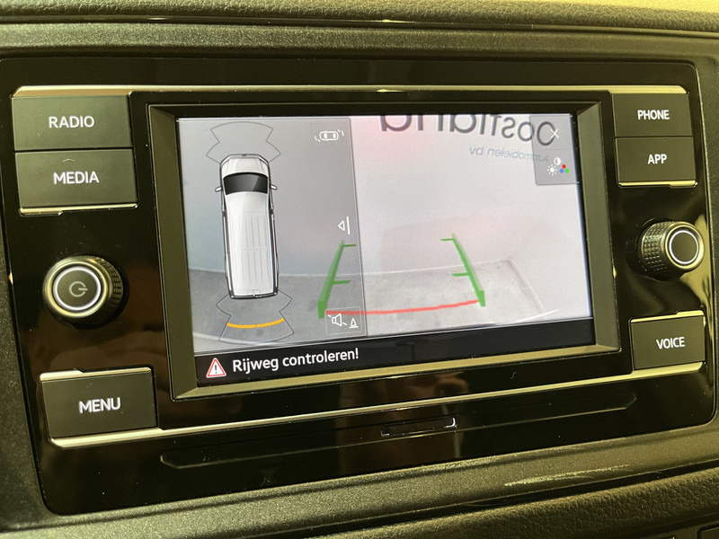 Small van Volkswagen Crafter 30 2.0 TDI L3H2 140 PK Automaat / Euro 6 / Airco / Cruise Control / Camera / CarPlay / 3-Zits / 18.500 KM !!: picture 10