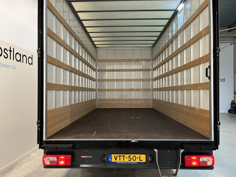 Volkswagen Crafter 35 2.0 TDI 140 pk Bakwagen 2.41 Mtr. H / Meubelbak / Euro 6 / Airco / Cruise Control / CarPlay / 23.400 KM !! - Box van: picture 5 Volkswagen Crafter 35 2.0 TDI 140 pk Bakwagen 2.41 Mtr. H / Meubelbak / Euro 6 / Airco / Cruise Control / CarPlay / 23.400 KM !! - Box van: picture 5