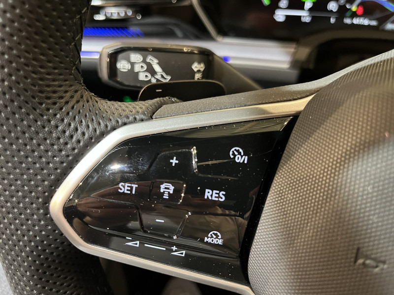 SUV Volkswagen Touareg R 3.0 TSi 462 PK eHybrid 4MOTION Full Options / Luchtvering / IQ Matrix / 360 Camera / Panoramadak / Head-Up / Leder / Stoelventilatie / Stoelverwarming: picture 19