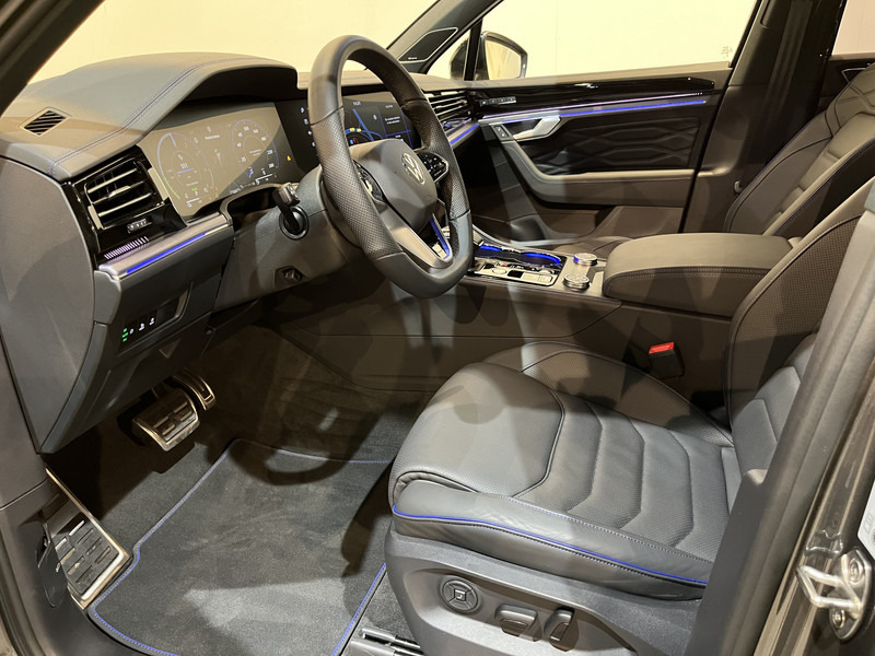 SUV Volkswagen Touareg R 3.0 TSi 462 PK eHybrid 4MOTION Full Options / Luchtvering / IQ Matrix / 360 Camera / Panoramadak / Head-Up / Leder / Stoelventilatie / Stoelverwarming: picture 11
