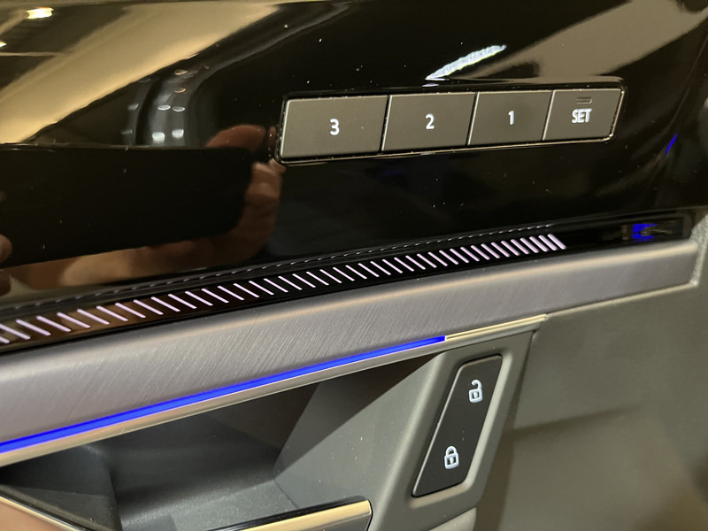 SUV Volkswagen Touareg R 3.0 TSi 462 PK eHybrid 4MOTION Full Options / Luchtvering / IQ Matrix / 360 Camera / Panoramadak / Head-Up / Leder / Stoelventilatie / Stoelverwarming: picture 13