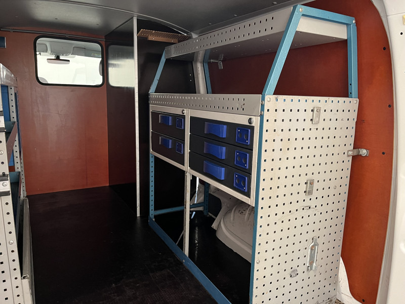 Small van Volkswagen Transporter 2.0 TDI L2H1 Highline 4Motion 150 PK Servicebus / Inrichting / Euro 6 / 220V. / 2X Schuifdeur / Airco / Cruise Control / Camera / CarPlay / Navigatie: picture 12