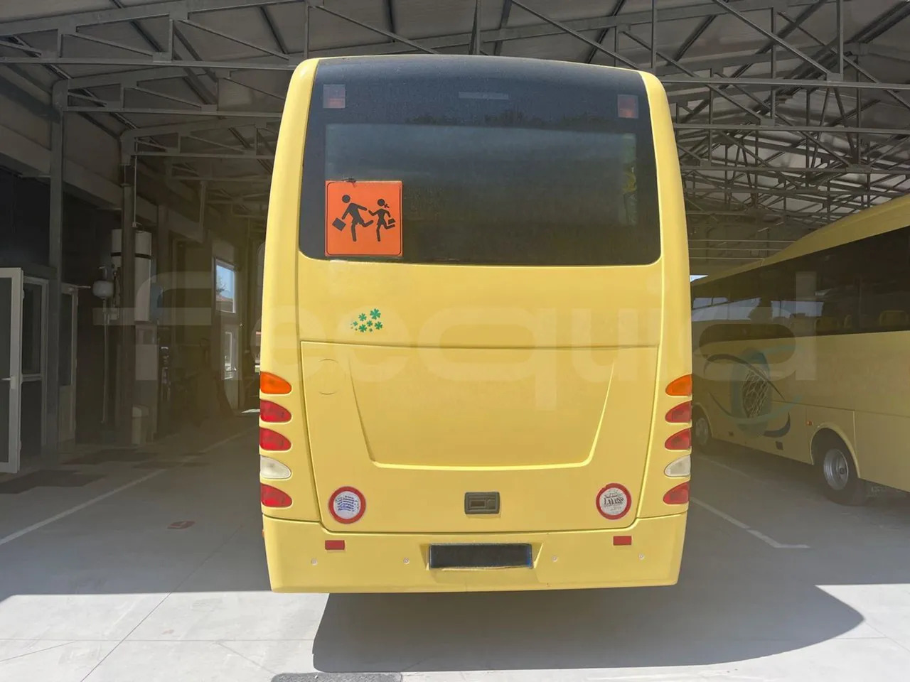 ISUZU Turquoise/Sb - School bus: picture 5 ISUZU Turquoise/Sb - School bus: picture 5