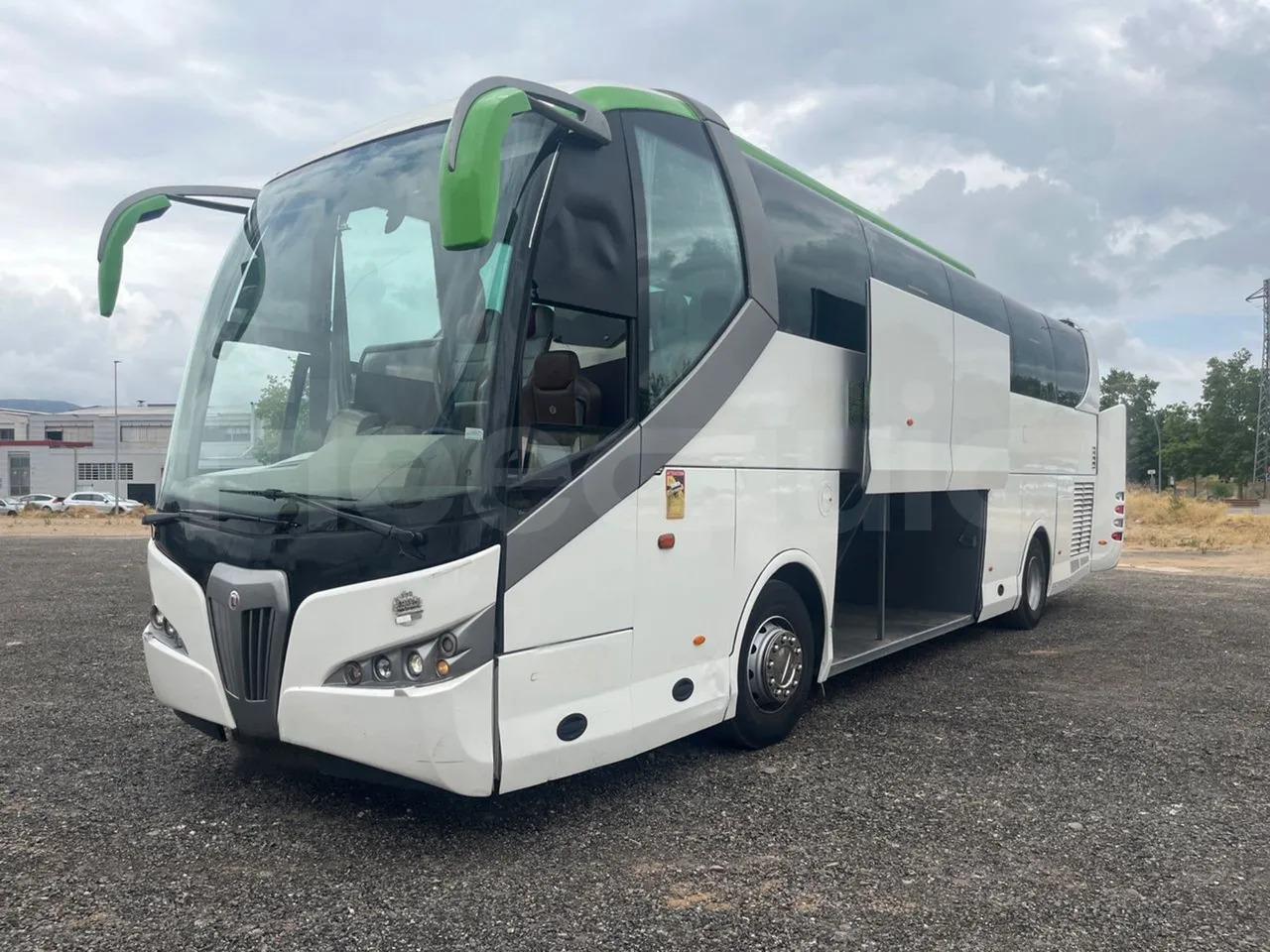 Man TITANIUM - Coach: picture 4 Man TITANIUM - Coach: picture 4