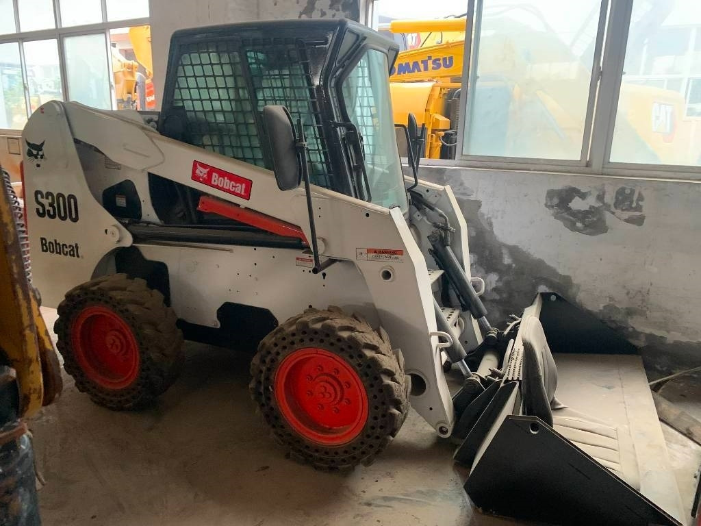 Bobcat S 300 - Skid steer loader: picture 1 Bobcat S 300 - Skid steer loader: picture 1