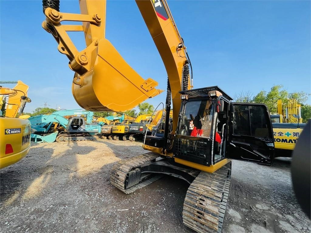 CAT 320d2l - Crawler excavator: picture 2 CAT 320d2l - Crawler excavator: picture 2