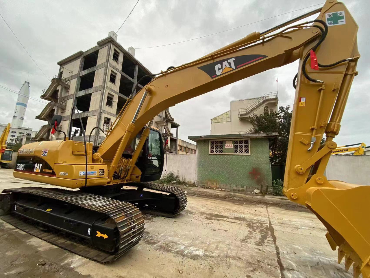 CATERPILLAR 320CL - Crawler excavator: picture 1 CATERPILLAR 320CL - Crawler excavator: picture 1