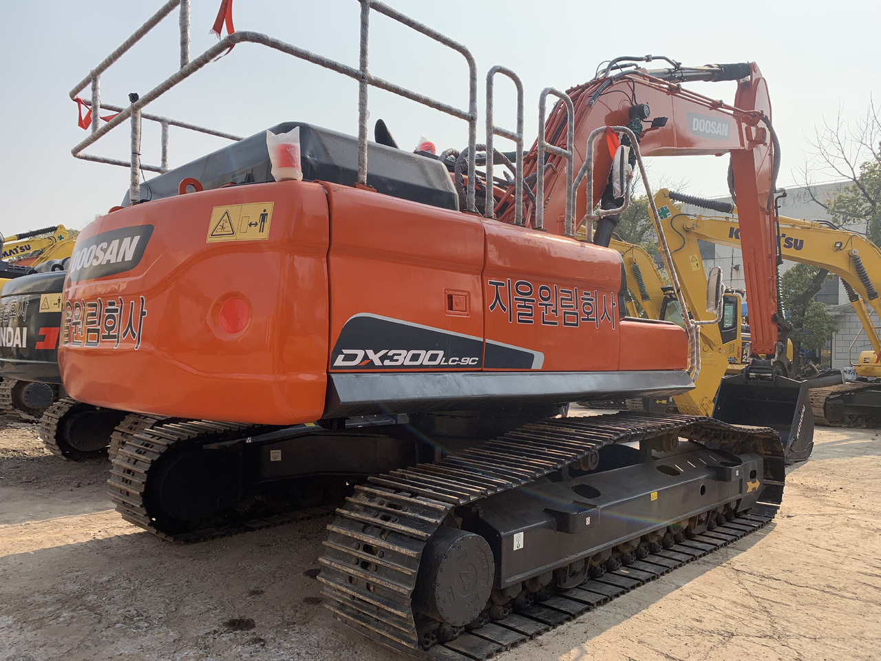 DOOSAN DX300LC-9C - Wheel excavator: picture 1 DOOSAN DX300LC-9C - Wheel excavator: picture 1