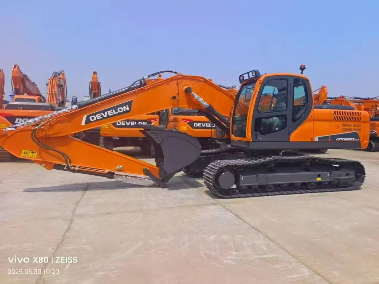 Develon DX220LCA-2M - Excavator: picture 1 Develon DX220LCA-2M - Excavator: picture 1