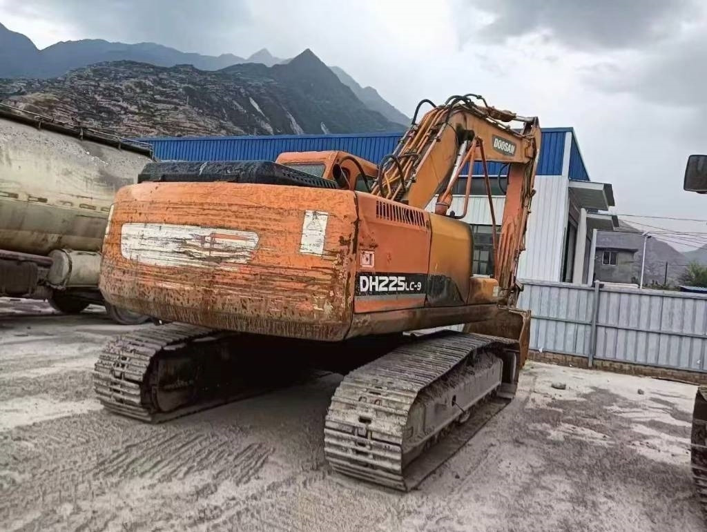 Doosan DX 225 - Crawler excavator: picture 3 Doosan DX 225 - Crawler excavator: picture 3