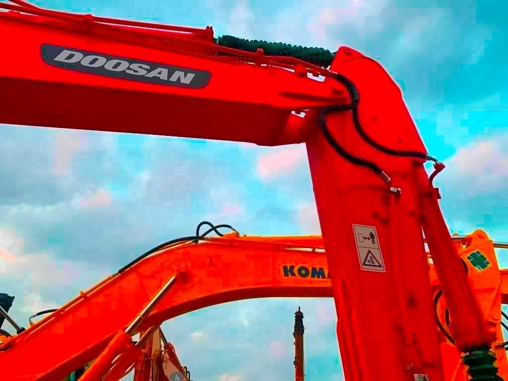 Doosan DX 225 LC - Crawler excavator: picture 2 Doosan DX 225 LC - Crawler excavator: picture 2