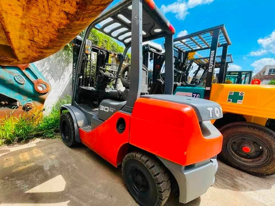 Toyota FB30-7 - Electric forklift: picture 2 Toyota FB30-7 - Electric forklift: picture 2