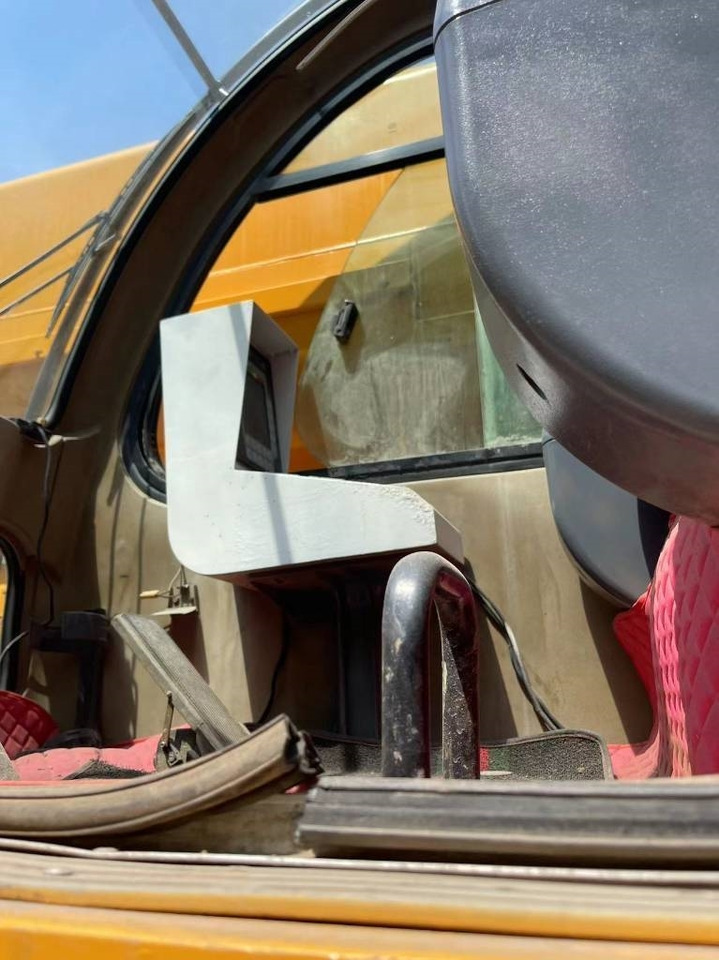 All terrain crane XCMG QY70K-II: picture 8