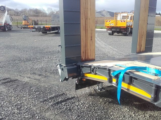 Louault 3 essieux plant carrier / low loader Trailer - Low loader trailer: picture 2 Louault 3 essieux plant carrier / low loader Trailer - Low loader trailer: picture 2
