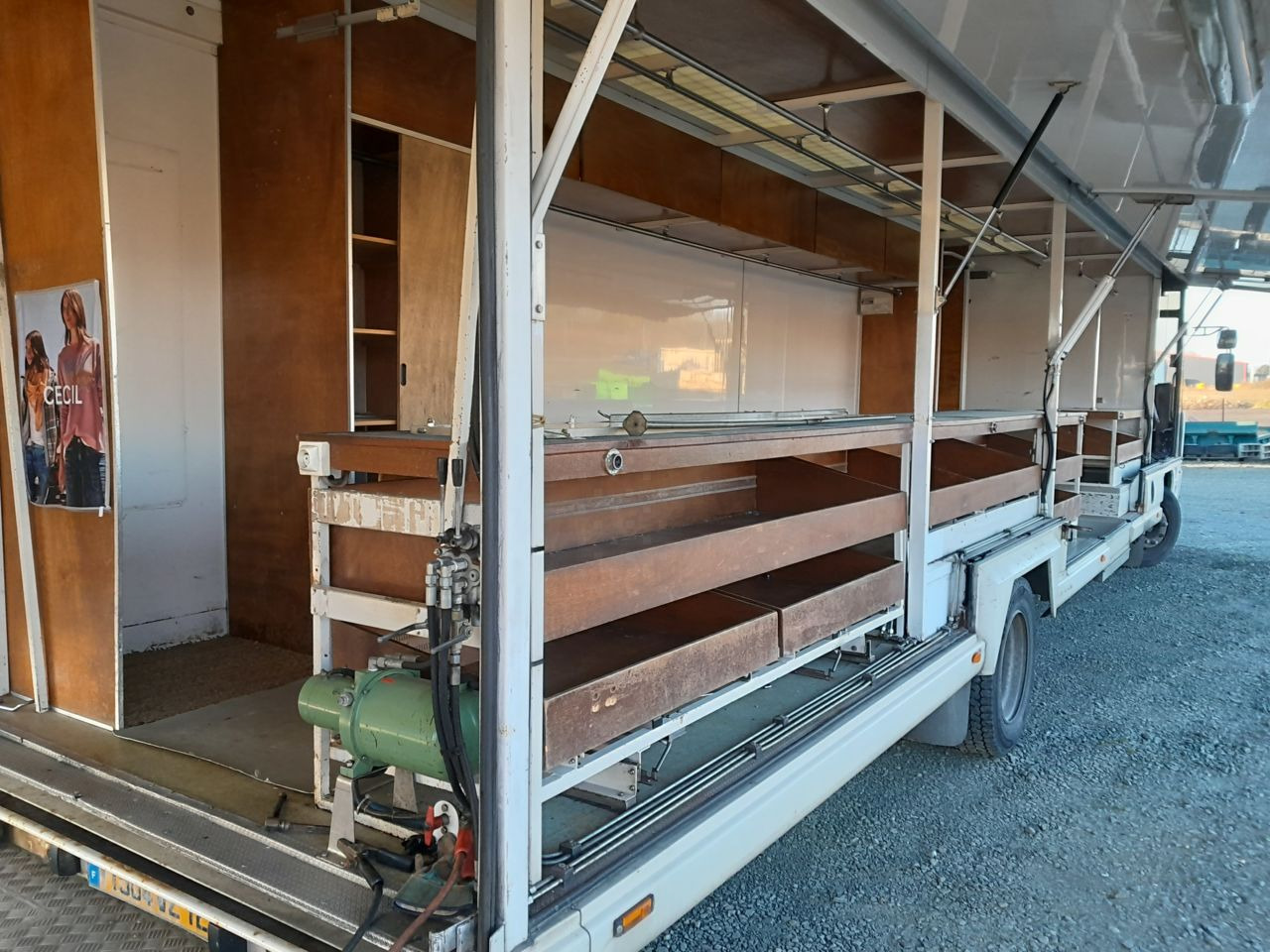 Renault ETAL MOBILE 4x2 Shop Truck - Vending truck: picture 4 Renault ETAL MOBILE 4x2 Shop Truck - Vending truck: picture 4
