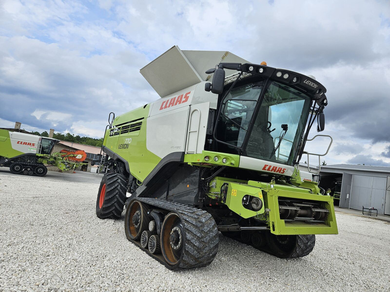 Claas Lexion 770 TT / VARIO 12M - Combine harvester: picture 1 Claas Lexion 770 TT / VARIO 12M - Combine harvester: picture 1