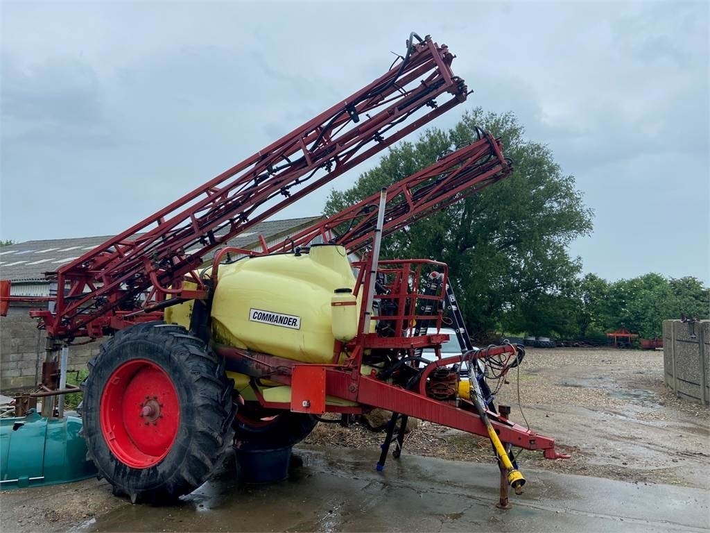 Hardi COMANDER 2800 L 24 M  - Trailed sprayer: picture 2 Hardi COMANDER 2800 L 24 M  - Trailed sprayer: picture 2