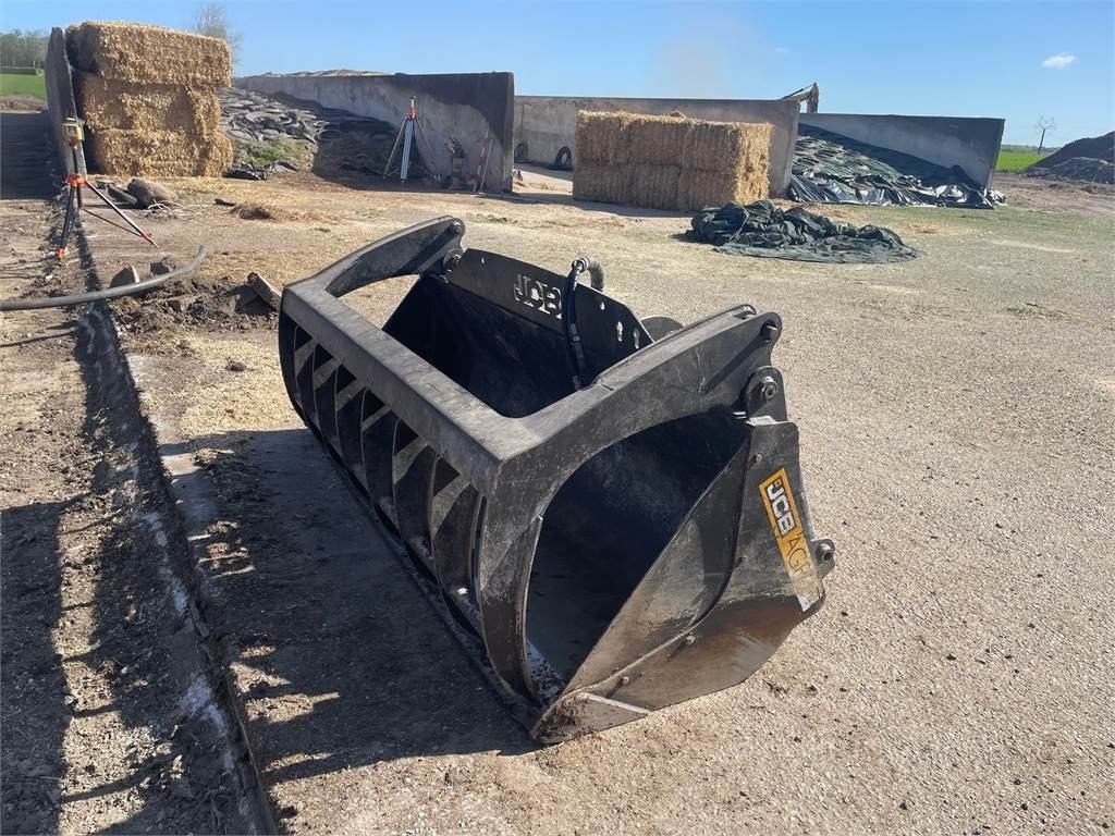 JCB POWERGRAB 240 - Loader bucket for Agricultural machinery: picture 1 JCB POWERGRAB 240 - Loader bucket for Agricultural machinery: picture 1