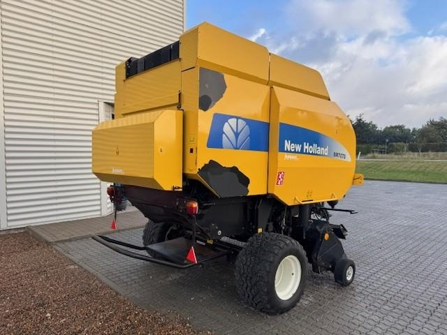 New Holland BR7070 - Round baler: picture 3 New Holland BR7070 - Round baler: picture 3
