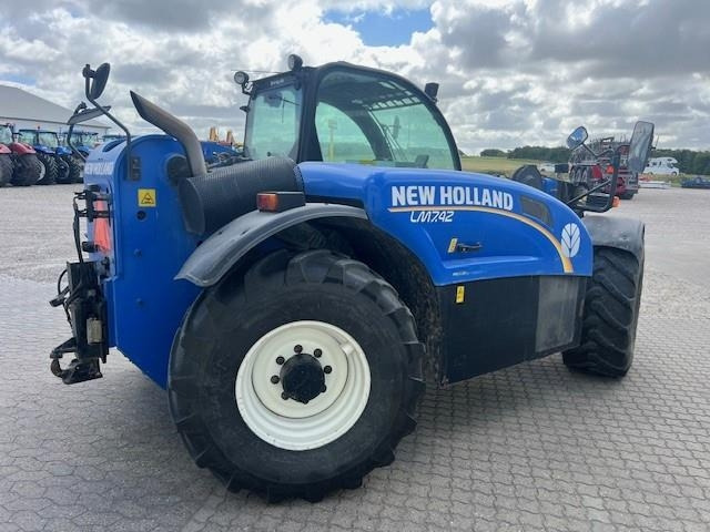 New Holland LM7.42 ELITE - Telescopic handler: picture 3 New Holland LM7.42 ELITE - Telescopic handler: picture 3