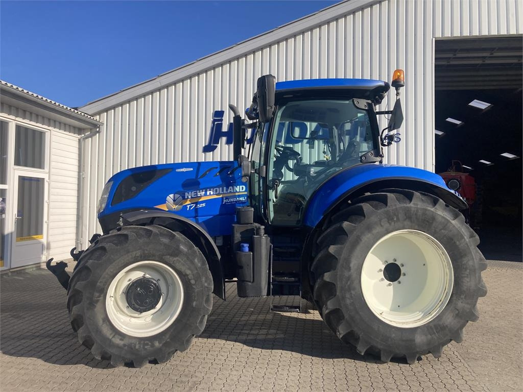 New Holland T7.225 AC MY 18 - Farm tractor: picture 1 New Holland T7.225 AC MY 18 - Farm tractor: picture 1