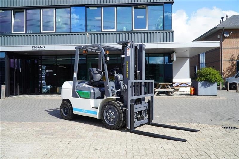 Eurotrac - Electric forklift: picture 1 Eurotrac - Electric forklift: picture 1