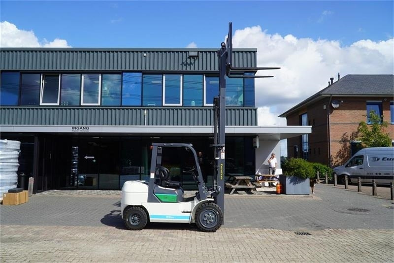 Eurotrac - Electric forklift: picture 5 Eurotrac - Electric forklift: picture 5