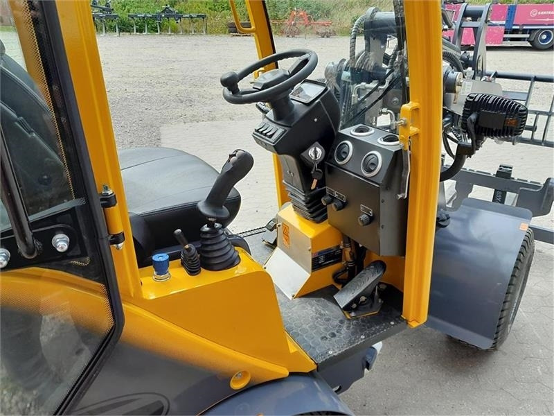 Eurotrac W11 - Compact loader: picture 4 Eurotrac W11 - Compact loader: picture 4