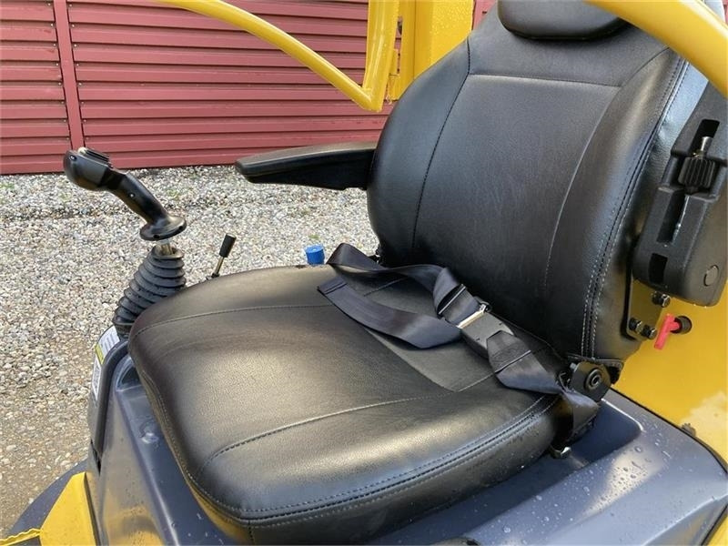 Eurotrac W11 med lang arm, skovl og gafler - Compact loader: picture 4 Eurotrac W11 med lang arm, skovl og gafler - Compact loader: picture 4