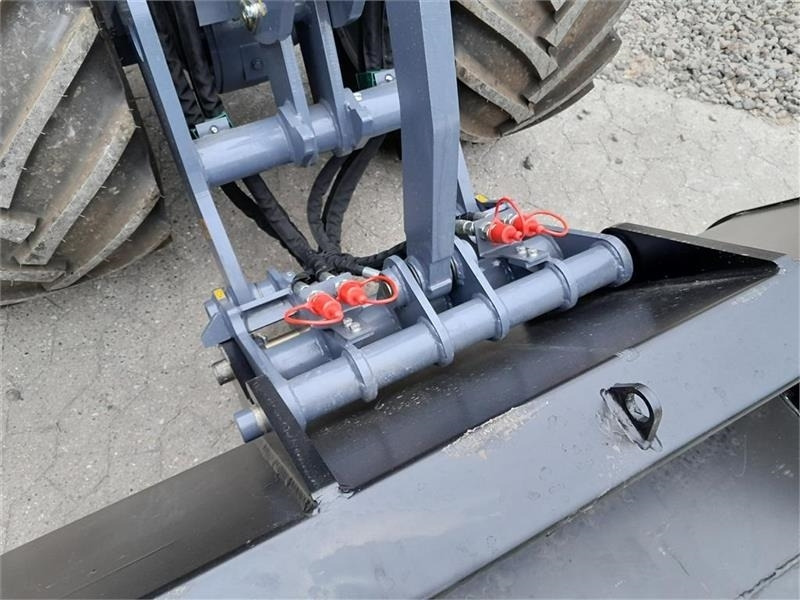 Compact loader Eurotrac W12 F XL: picture 8