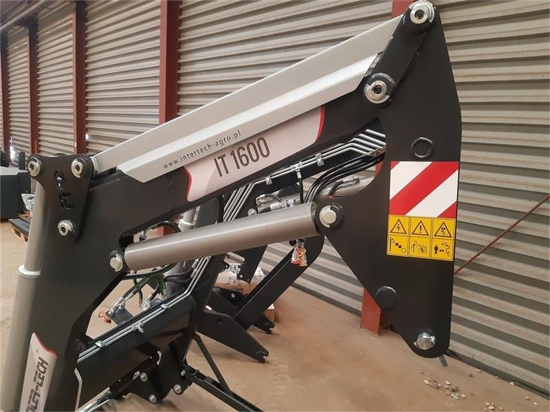 Inter-Tech 1600 - Front loader for tractor: picture 3 Inter-Tech 1600 - Front loader for tractor: picture 3