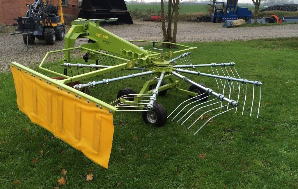 J-Maskiner 350 - Tedder/ Rake: picture 3 J-Maskiner 350 - Tedder/ Rake: picture 3