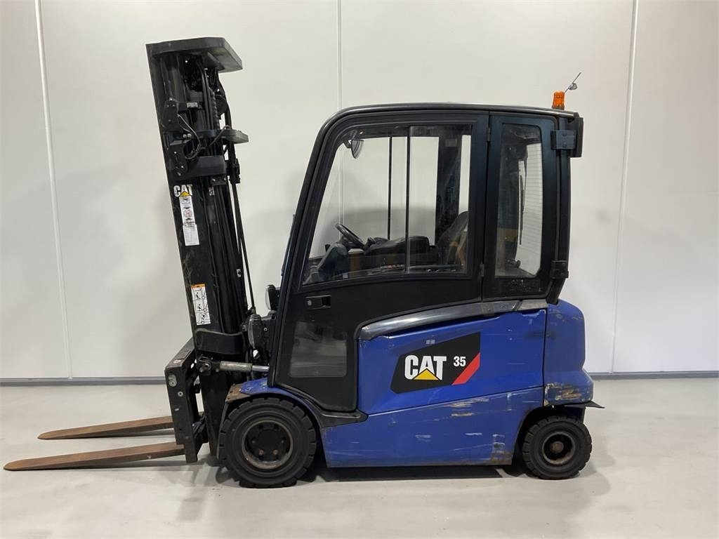 CAT EP35N - Electric forklift: picture 3 CAT EP35N - Electric forklift: picture 3
