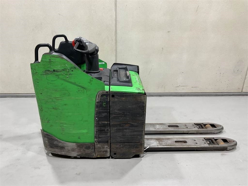 Cesab P320 - Pallet truck: picture 1 Cesab P320 - Pallet truck: picture 1