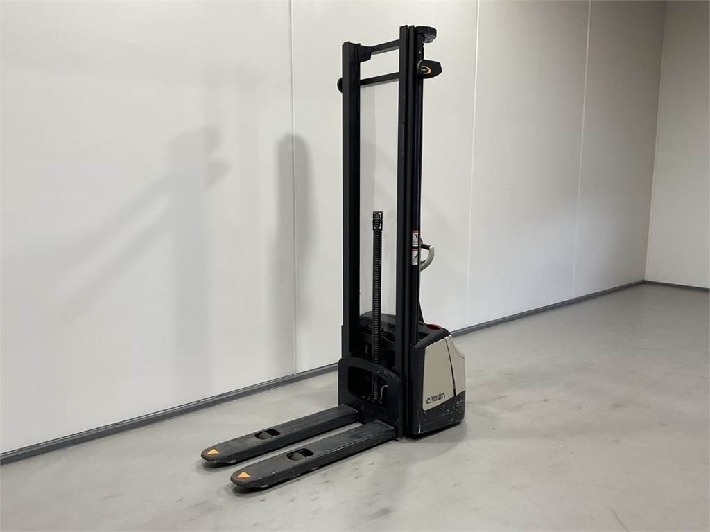 Crown WF3000-1,2 TF  - Stacker: picture 4 Crown WF3000-1,2 TF  - Stacker: picture 4