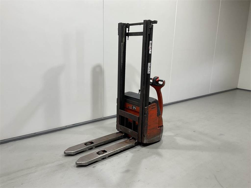 Linde L12 - Stacker: picture 4 Linde L12 - Stacker: picture 4
