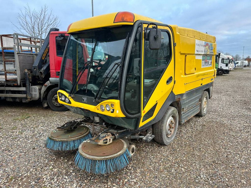 Johnston CN400 - Road sweeper: picture 1 Johnston CN400 - Road sweeper: picture 1
