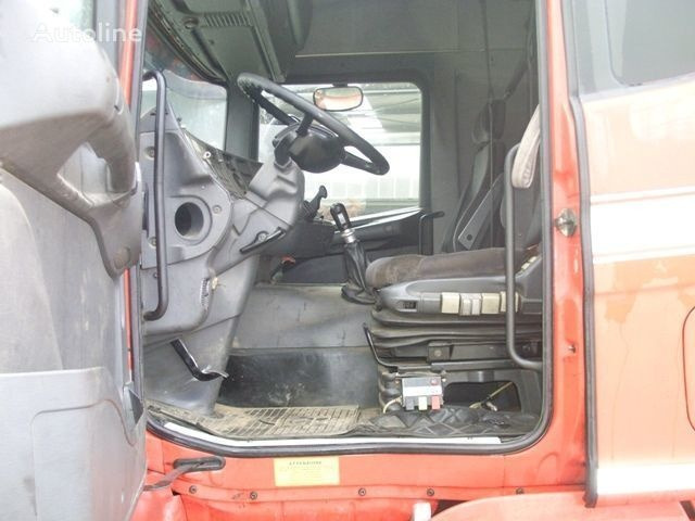 Interior photo 1: Tractor unit Scania 124.400