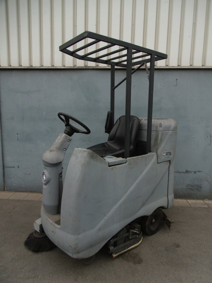 Nilfisk BR 700S - Scrubber dryer: picture 1 Nilfisk BR 700S - Scrubber dryer: picture 1