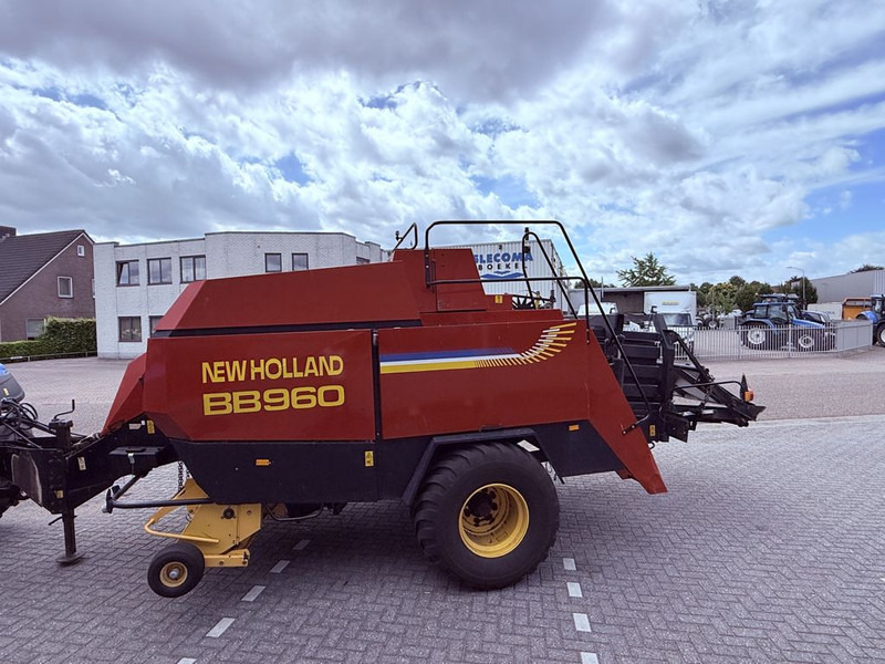 New Holland BB960S 120x90 - Agricultural machinery: picture 4 New Holland BB960S 120x90 - Agricultural machinery: picture 4
