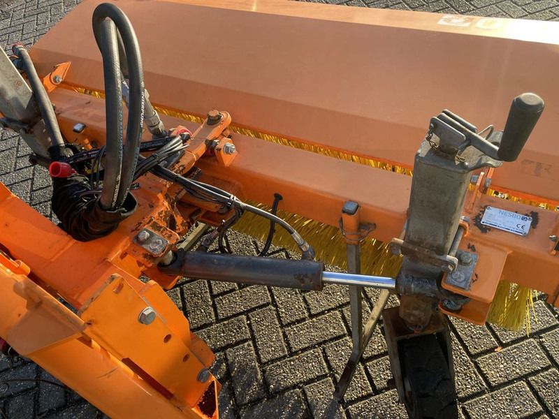 Nesbo Veegmachine HF1600S - Broom for Municipal/ Special vehicle: picture 4 Nesbo Veegmachine HF1600S - Broom for Municipal/ Special vehicle: picture 4