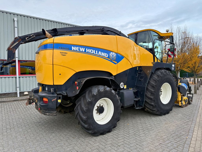 New Holland FR9050 - Forage harvester: picture 3 New Holland FR9050 - Forage harvester: picture 3